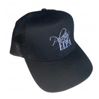 Cepure ar izšūtu logo